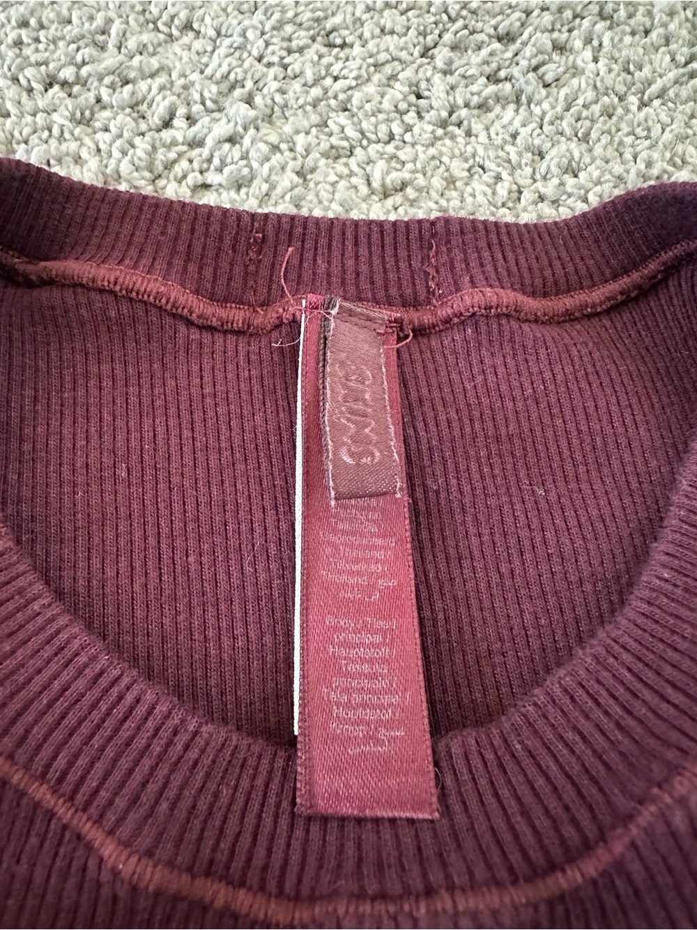 SKIMS Women's Everyday Short Sleeve Ribbed Tee in Deep Burgundy pre-owned - Picture 2 of 5